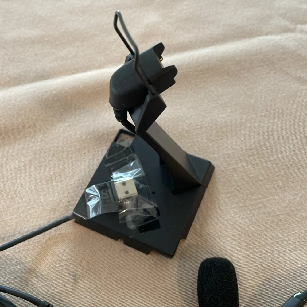 Klipsch Sennheiser headset w stand